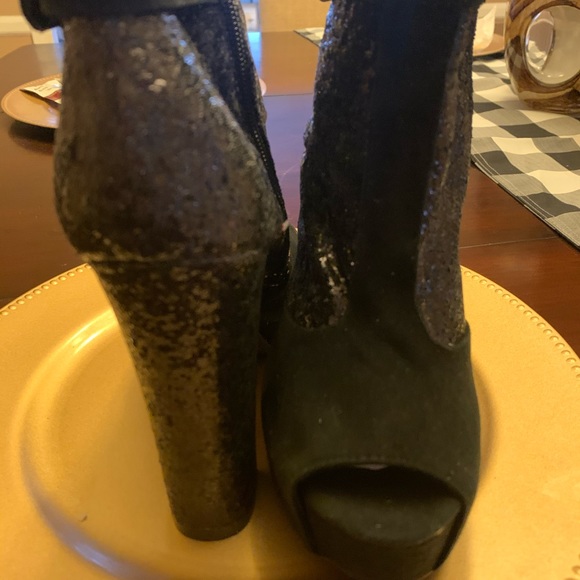 Clutch and booties set REDUCE!!!! - Picture 7 of 7